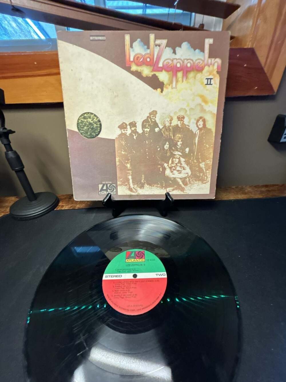 Led Zeppelin II Vinyl LP Album (Atlantic Records SD 8236)
